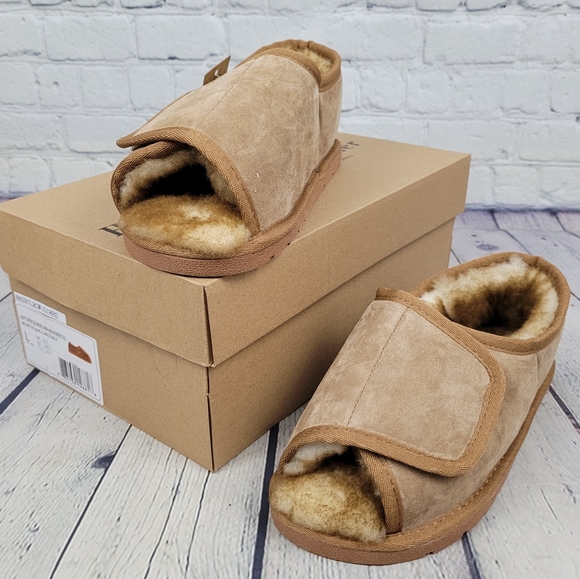 HAMMACHER & SCHLEMMER | sheepskin shearling suede adjustable open toe sl… - Picture 2 of 15
